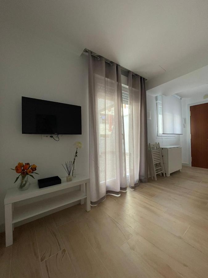 Apartamentos La Hormiga Deluxe Adra Esterno foto
