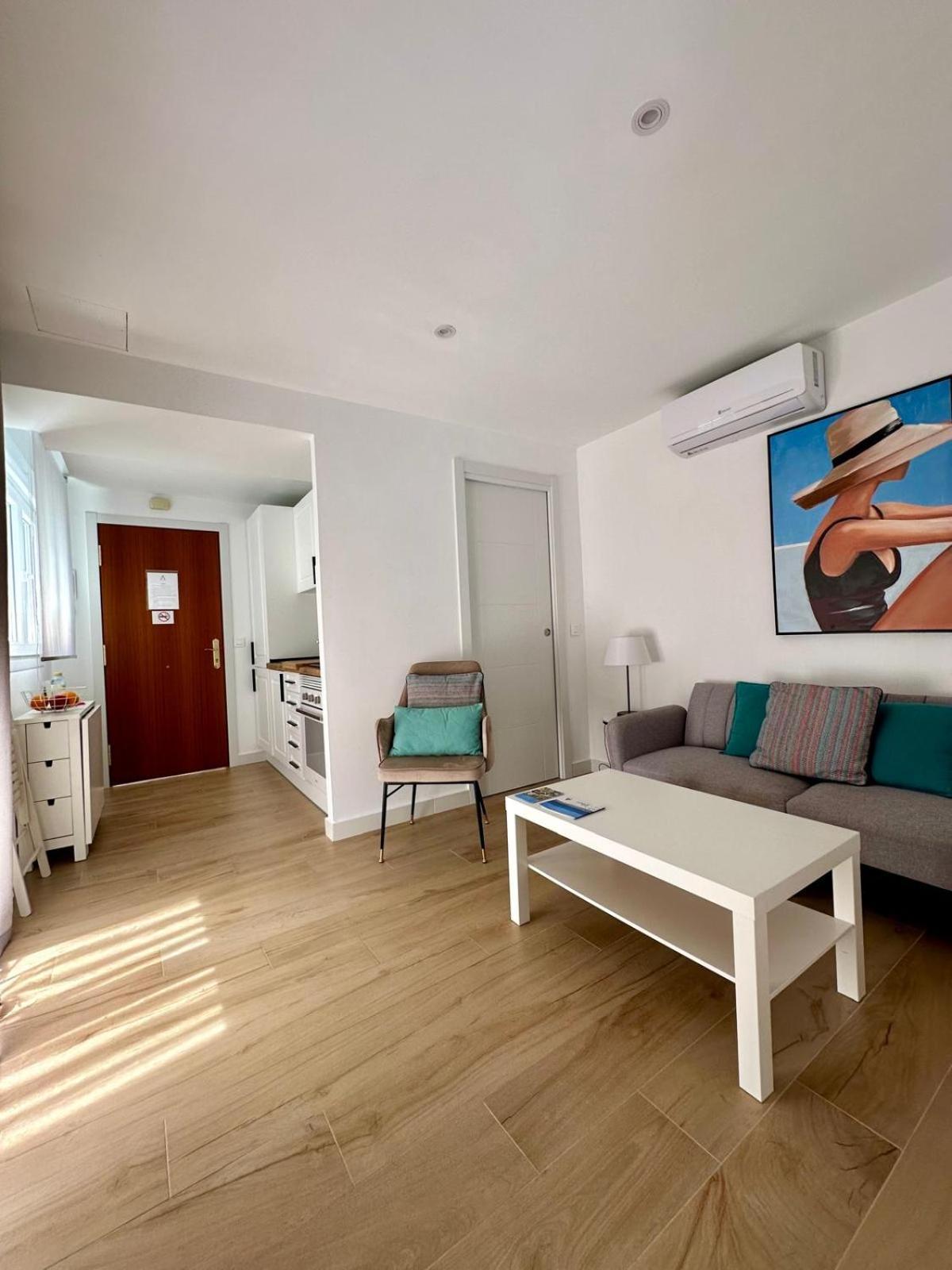 Apartamentos La Hormiga Deluxe Adra Esterno foto